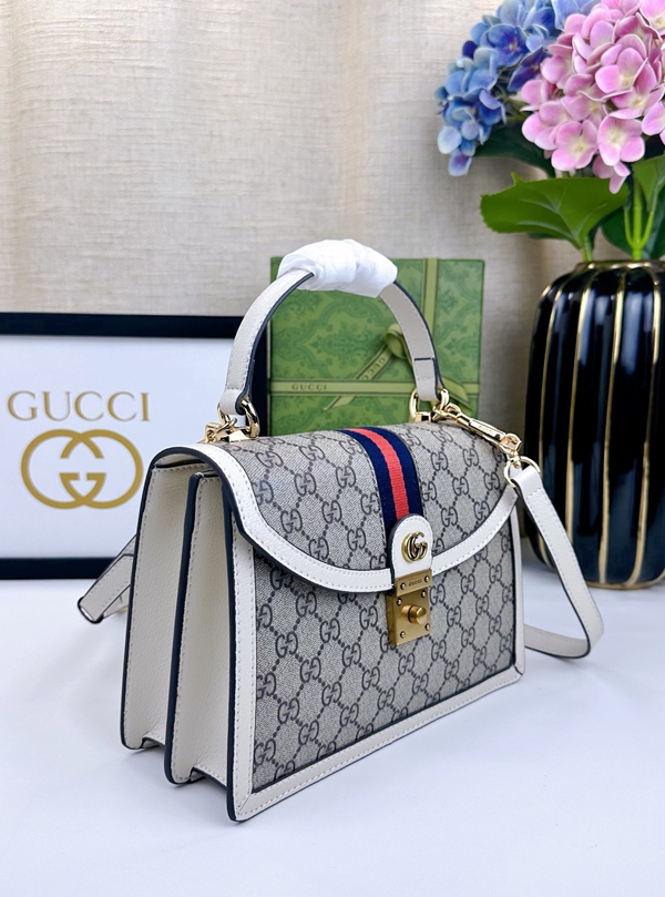 激安グッチバッグコピー背面デザイン